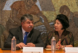 /uploads/7a897e384c-PRINCESSANDTRUMKA.jpg_2_.jpeg